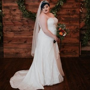 Lace and tulle side split wedding dress